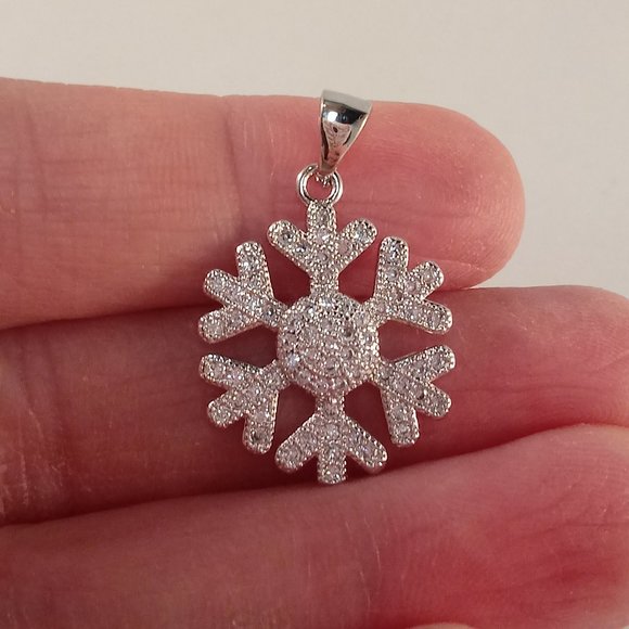 Jewelry - 18K White Gold Filled Snowflake Flower Diamond Zircon Necklace Pendant Gorgeous